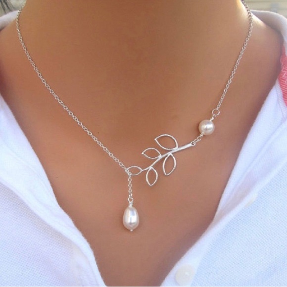 Boutique Jewelry - Hollow Leaves Pearl Pendant Necklace in Silver